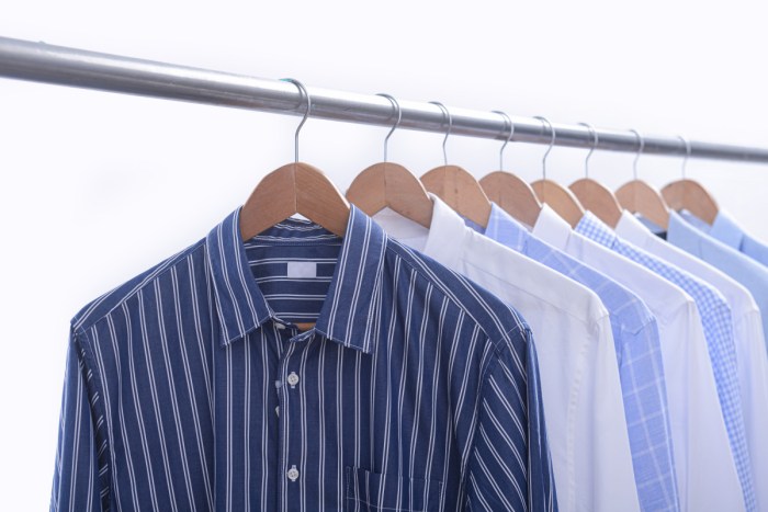 Lightweight men's dress shirts